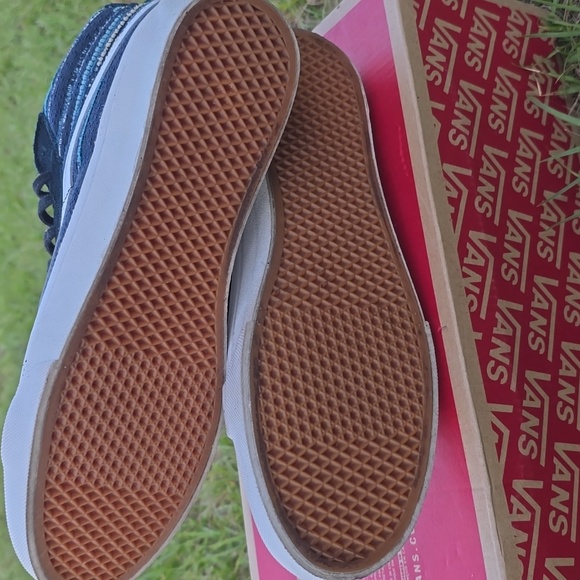 Vans - Picture 3 of 10